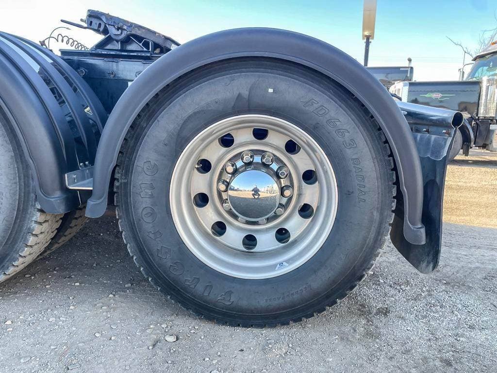2025 Peterbilt 589 image 6