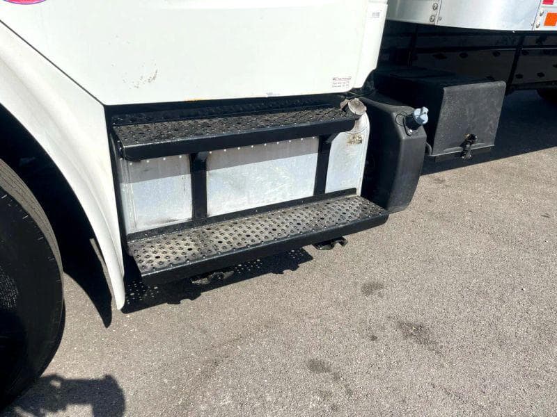 2018 Freightliner Cascadia 125 image 8