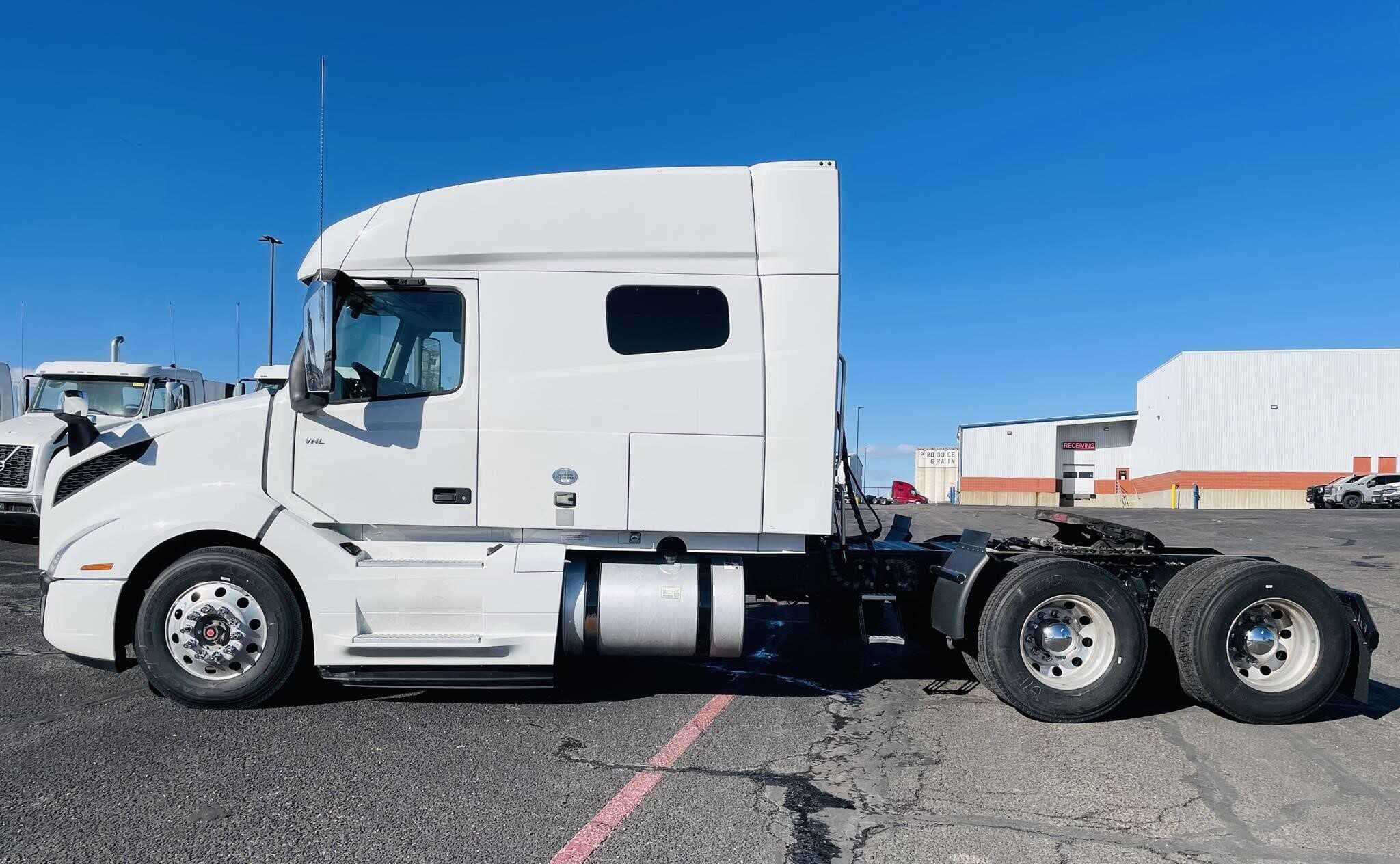 2020 Volvo VNL64T740 image 5