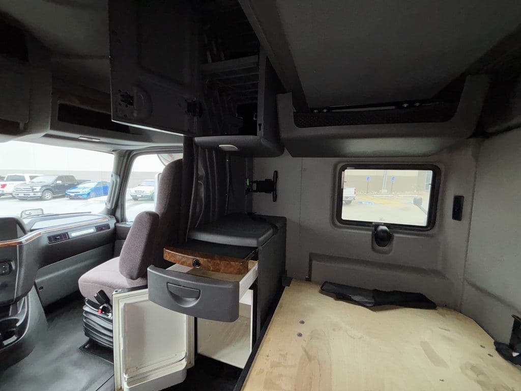 Used 2021 INTERNATIONAL LT625 image 27