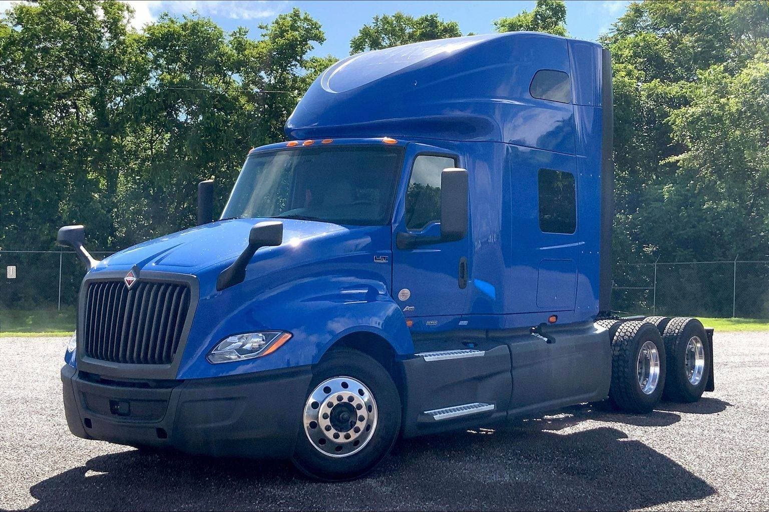 2022 International LT625 Sleeper Semi Truck - 73" Raised Roof Sleeper, A26 450HP, 12 Speed image 2