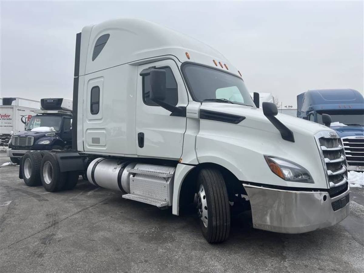 2019 Freightliner Cascadia 126 Sleeper Semi Truck - 72" Condo Sleeper, 455HP, 12 Speed Automatic image 3