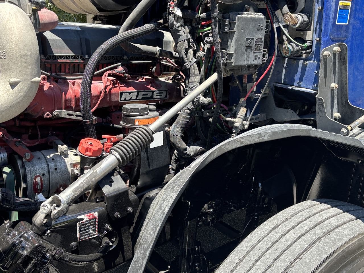 2019 Mack Anthem image 14