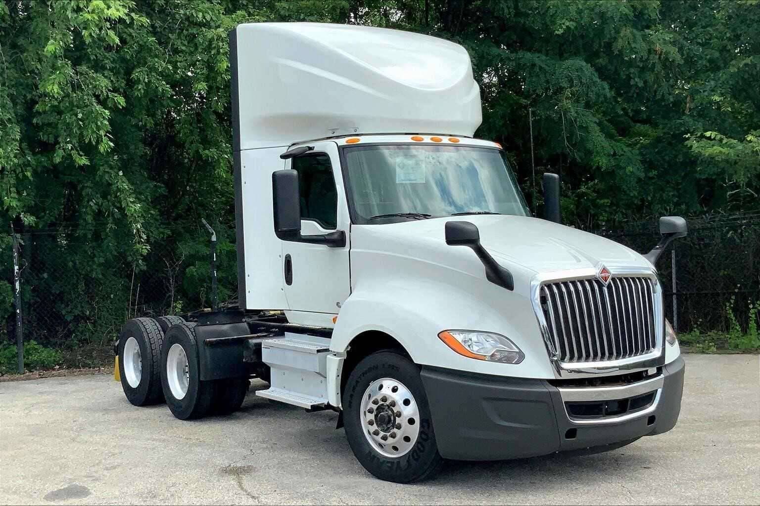 2020 International LT625 image 1