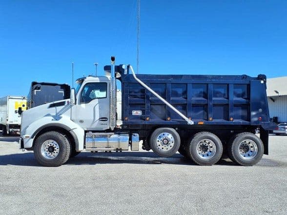 2025 Kenworth T880 image 3