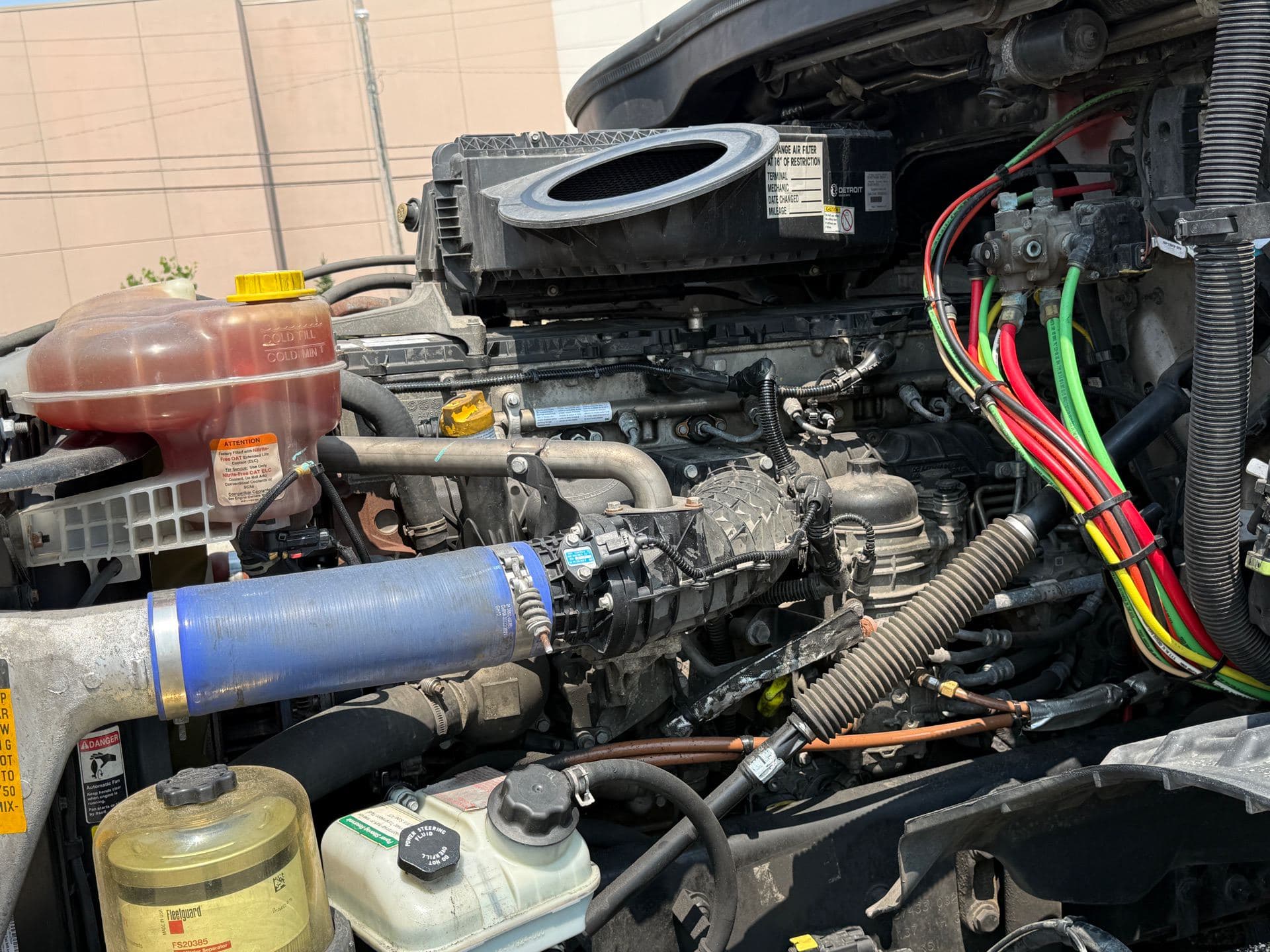 2022 Freightliner -383k - 14k Hours - 455 HP - Swift Fleet Truck! image 11