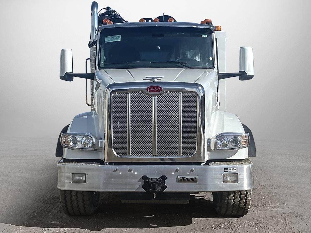 2024 Peterbilt 567 image 2