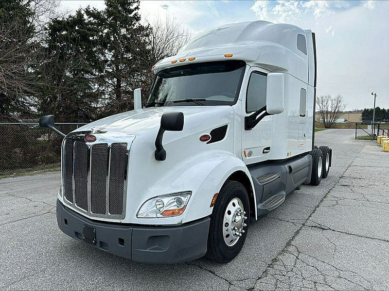 2021 Peterbilt 579 image 1