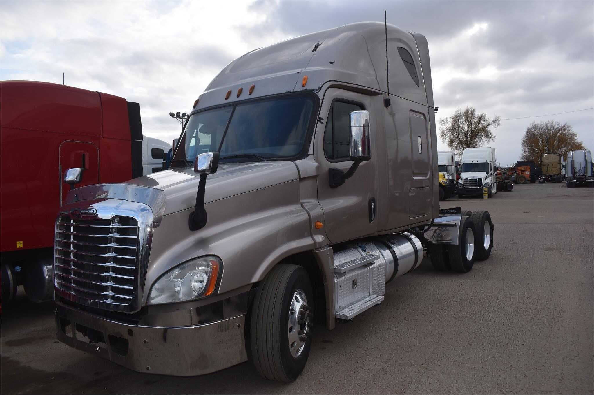 2013 Freightliner Cascadia 125 image 1