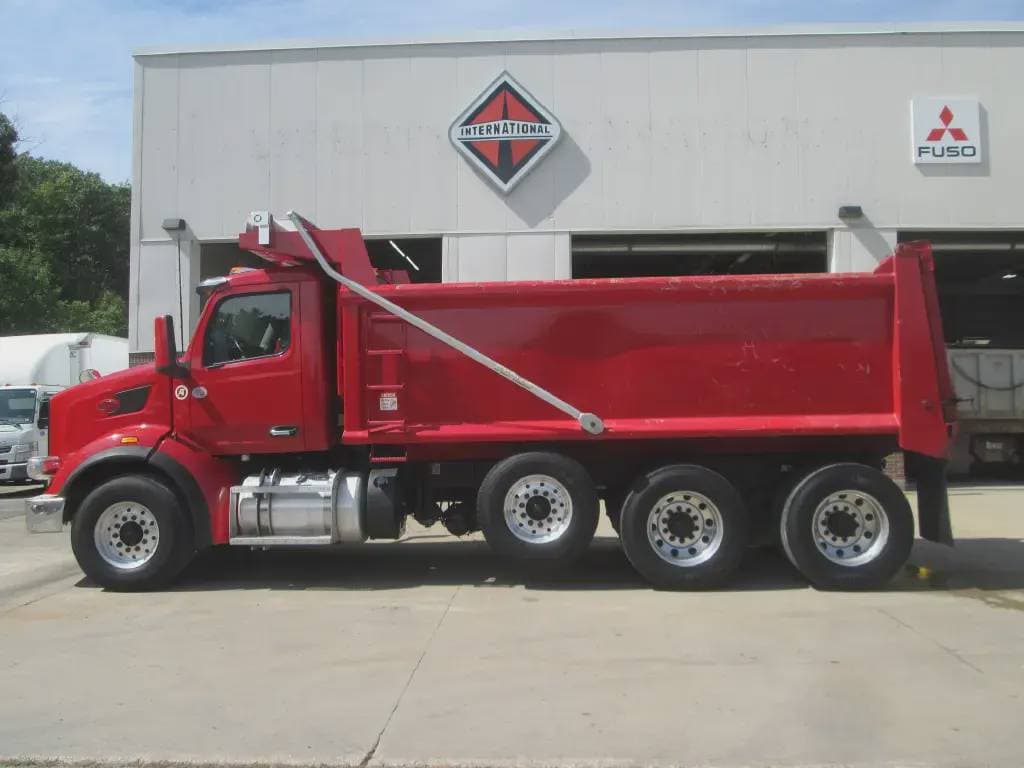 2022 Peterbilt 567 image 7
