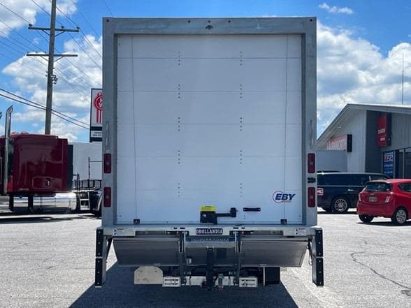 2025 Isuzu NRR image 11