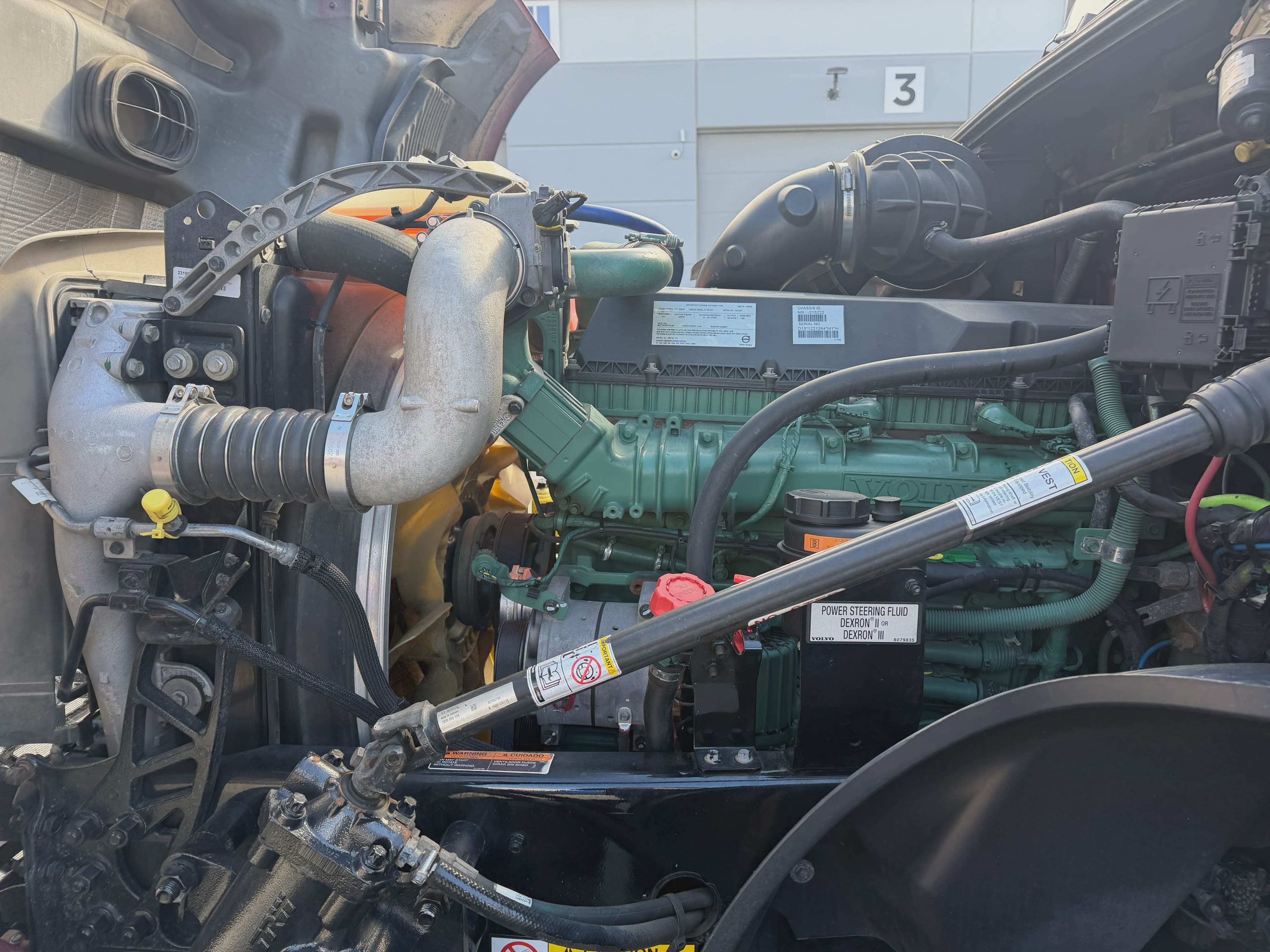 2019 Volvo VNL64T740 image 4