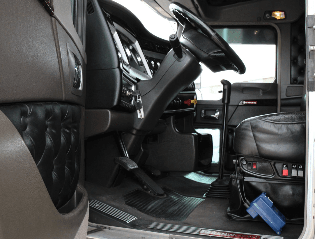 2020 Kenworth W900 image 8