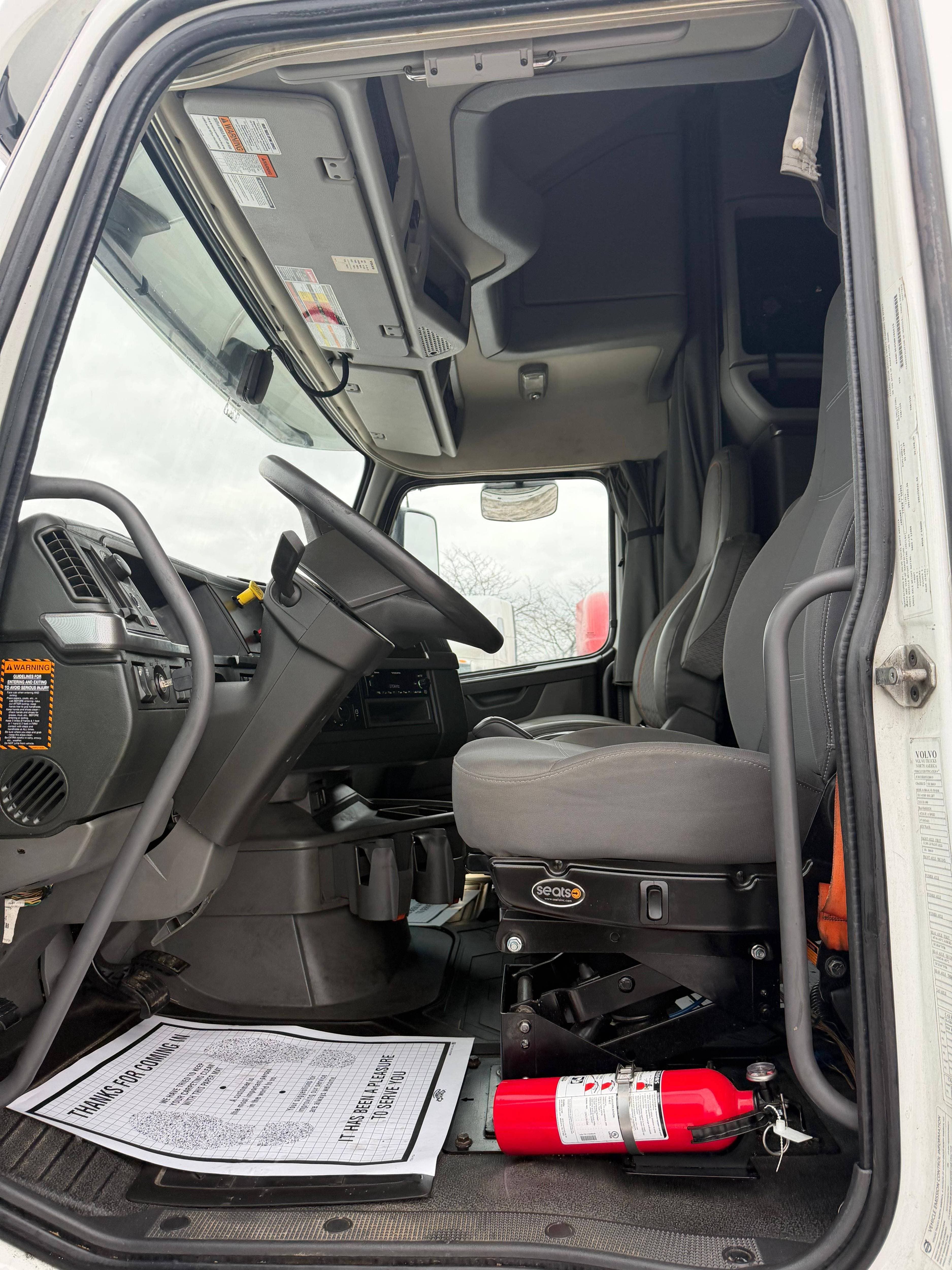 2022 Volvo VNL 760 image 9