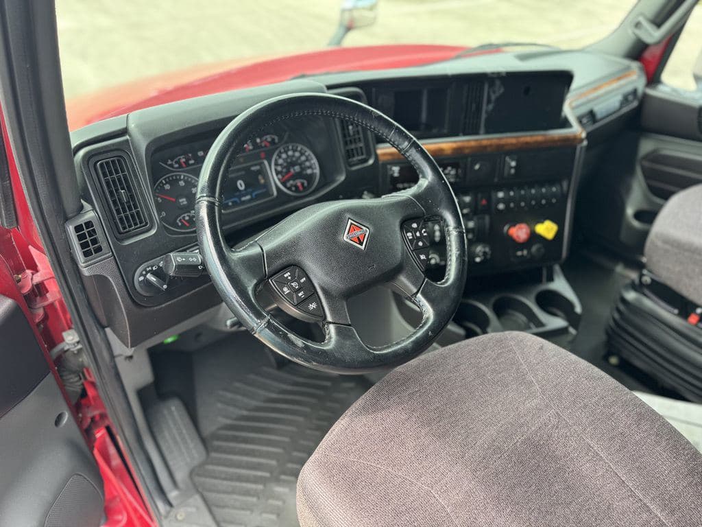 Used 2021 INTERNATIONAL LT625 image 16