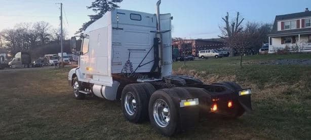1998 VOLVO VNL64T430 image 3