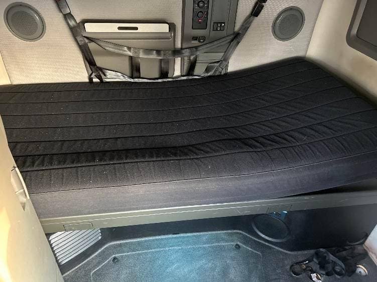 2022 Volvo VNL image 13