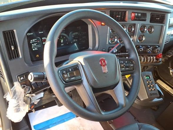 2026 Kenworth T880 image 13