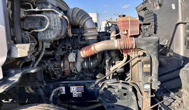 2019 Peterbilt 579 image 16
