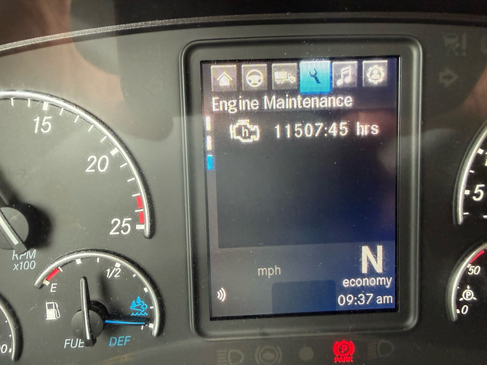 2022 Freightliner - 426k - 11,500 Hours - 455HP image 13