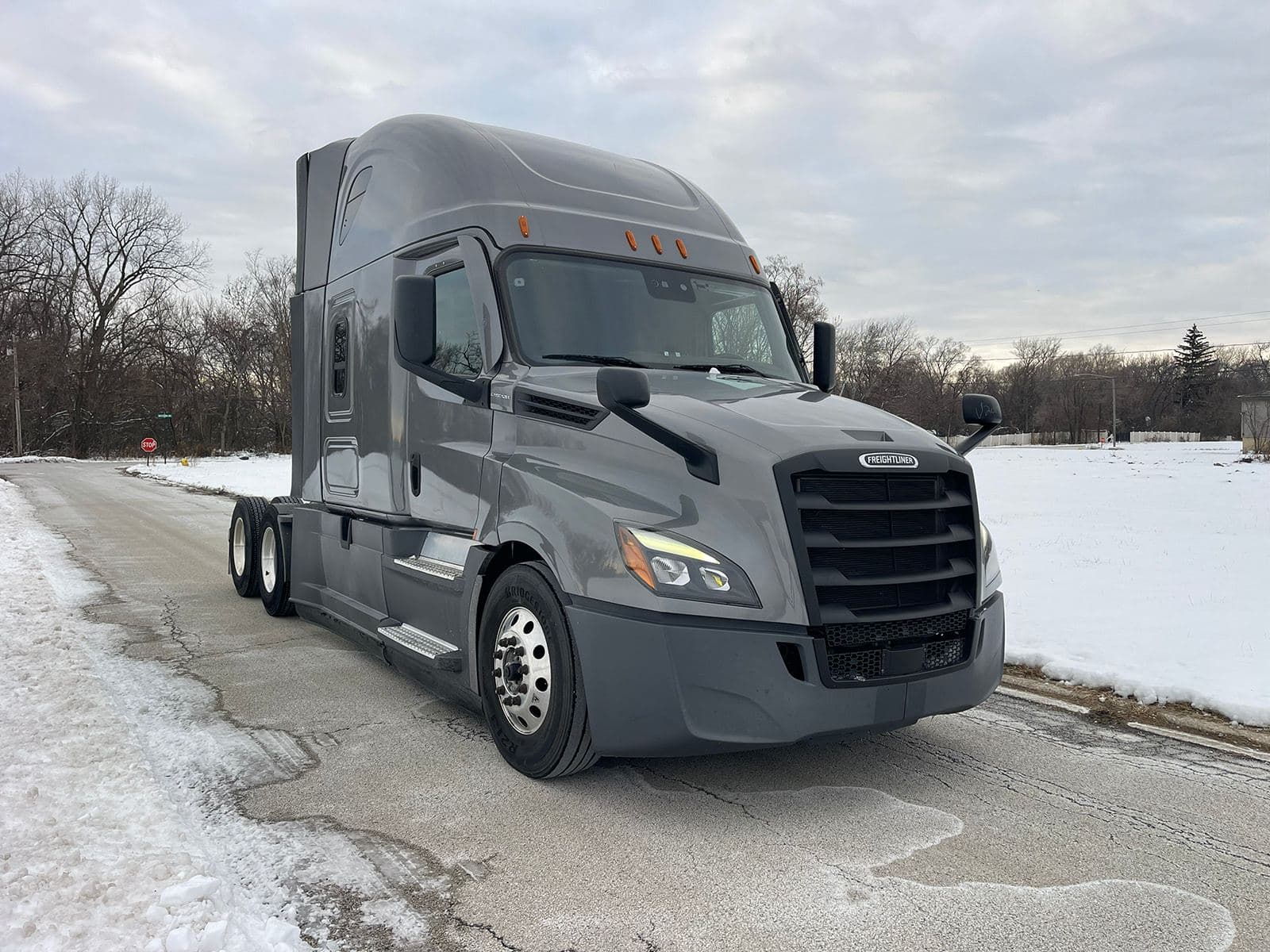2022 Freightliner Cascadia image 3