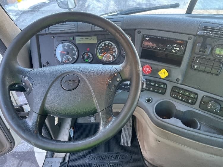 Used 2018 Freightliner Conventional - Day Cab, Tractor - CASCADIA 125 image 6
