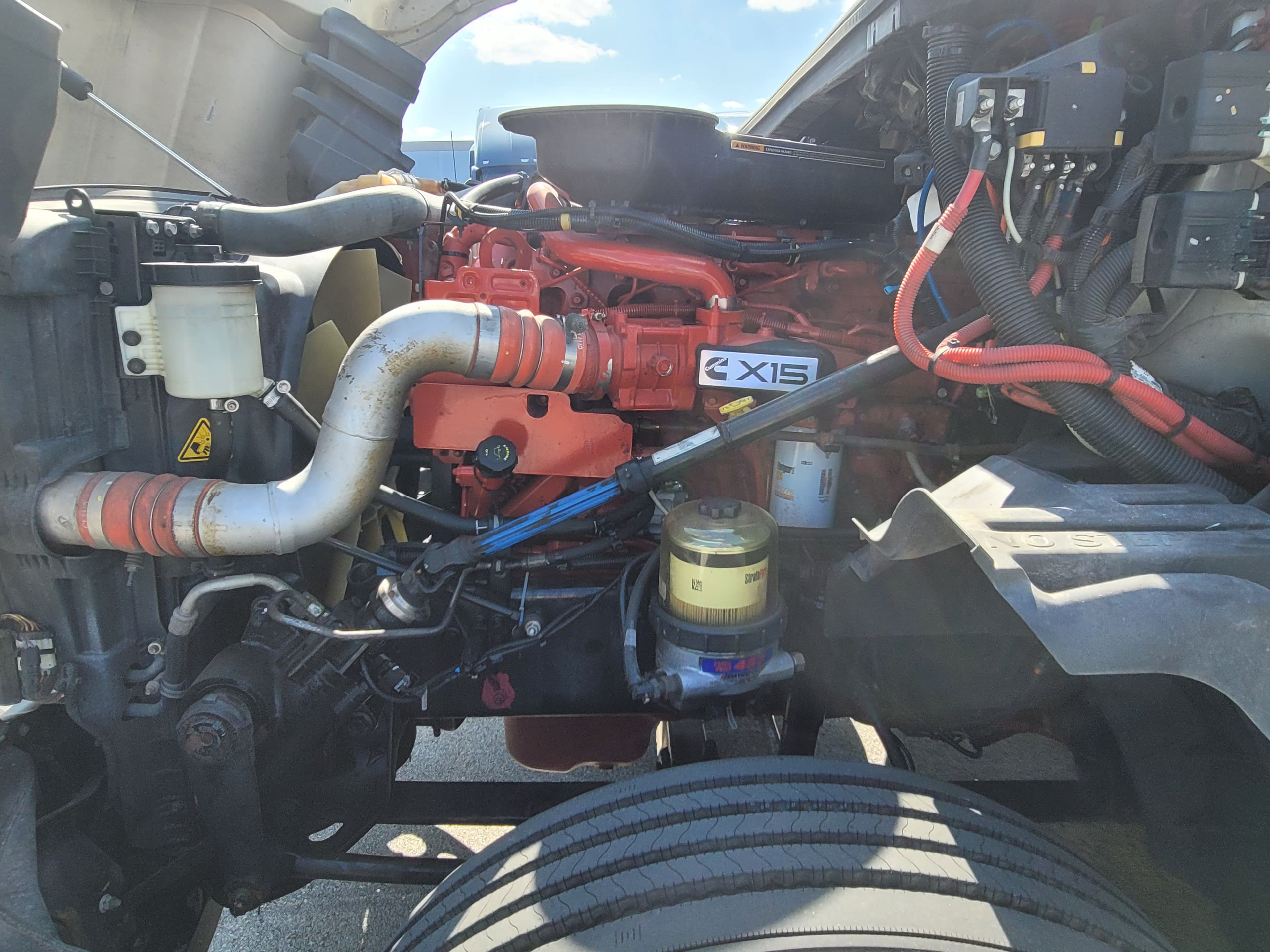 2022 International LT625 image 6