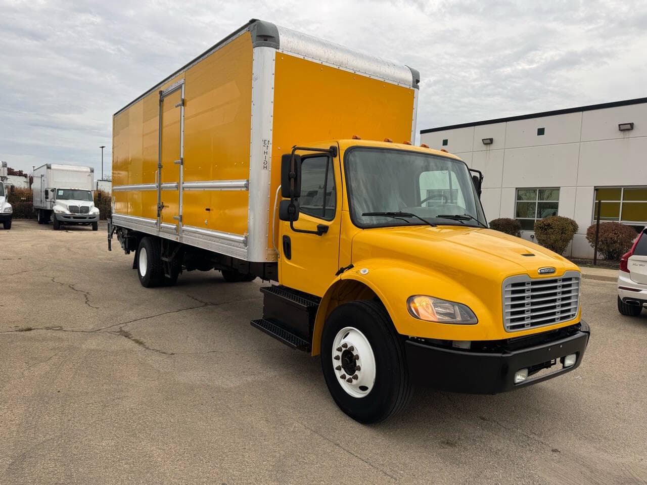 2018 Freightliner M2 106 image 2