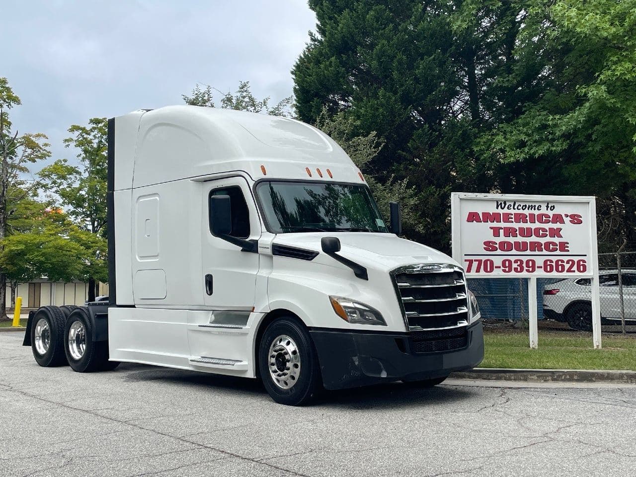 2019 Freightliner Cascadia 126 image 1