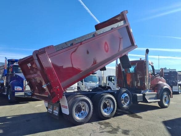 2025 Kenworth T880 image 16