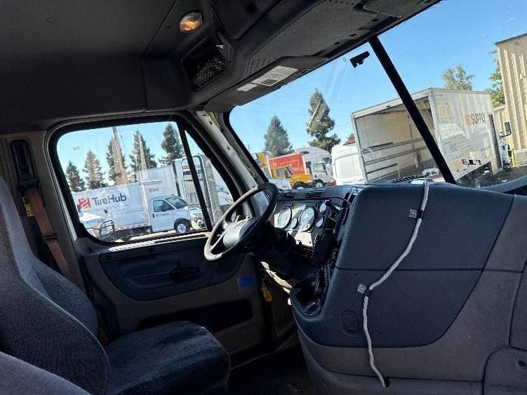 2018 Freightliner Cascadia image 5