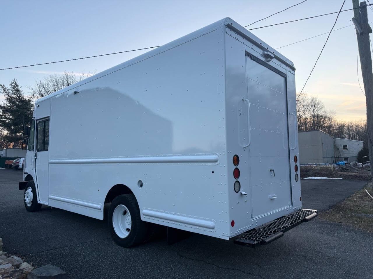 2020 Freightliner MT45 image 16