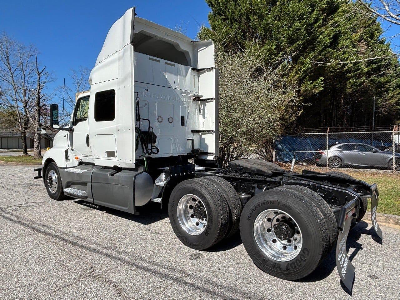 2018 International LT625 image 8