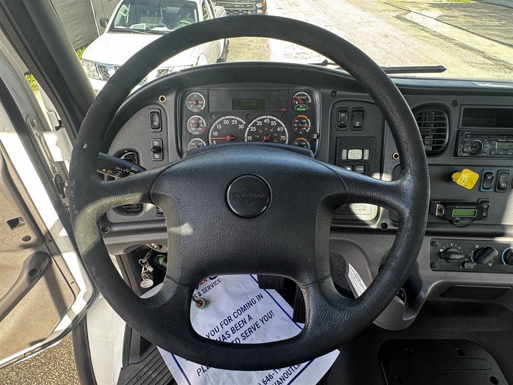 2017 Freightliner M2-106 image 72