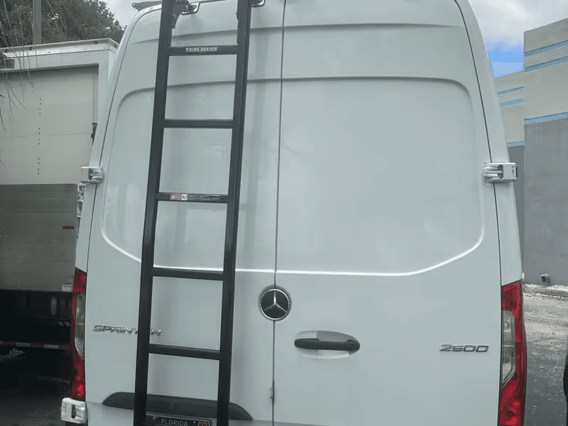 2021 Mercedes-Benz Sprinter 2500 Cargo Van (High Roof, 4WD) image 3