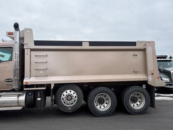 2025 Kenworth T880 image 8