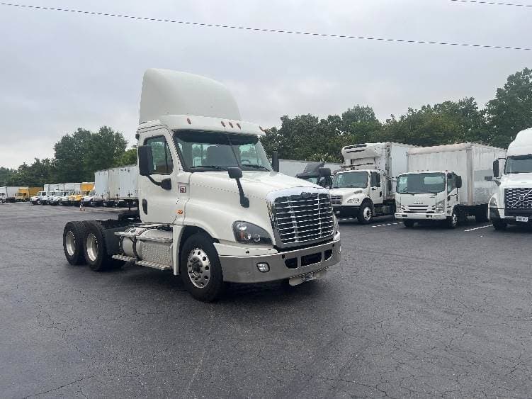 2018 Freightliner Cascadia image 1