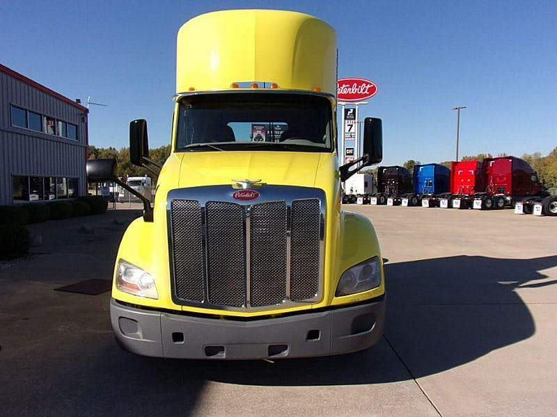 2021 Peterbilt 579 image 2