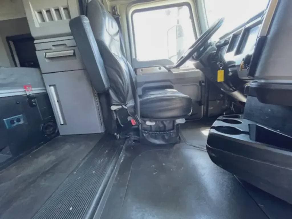 Used 2020 MACK Conventional - Sleeper Truck image 14