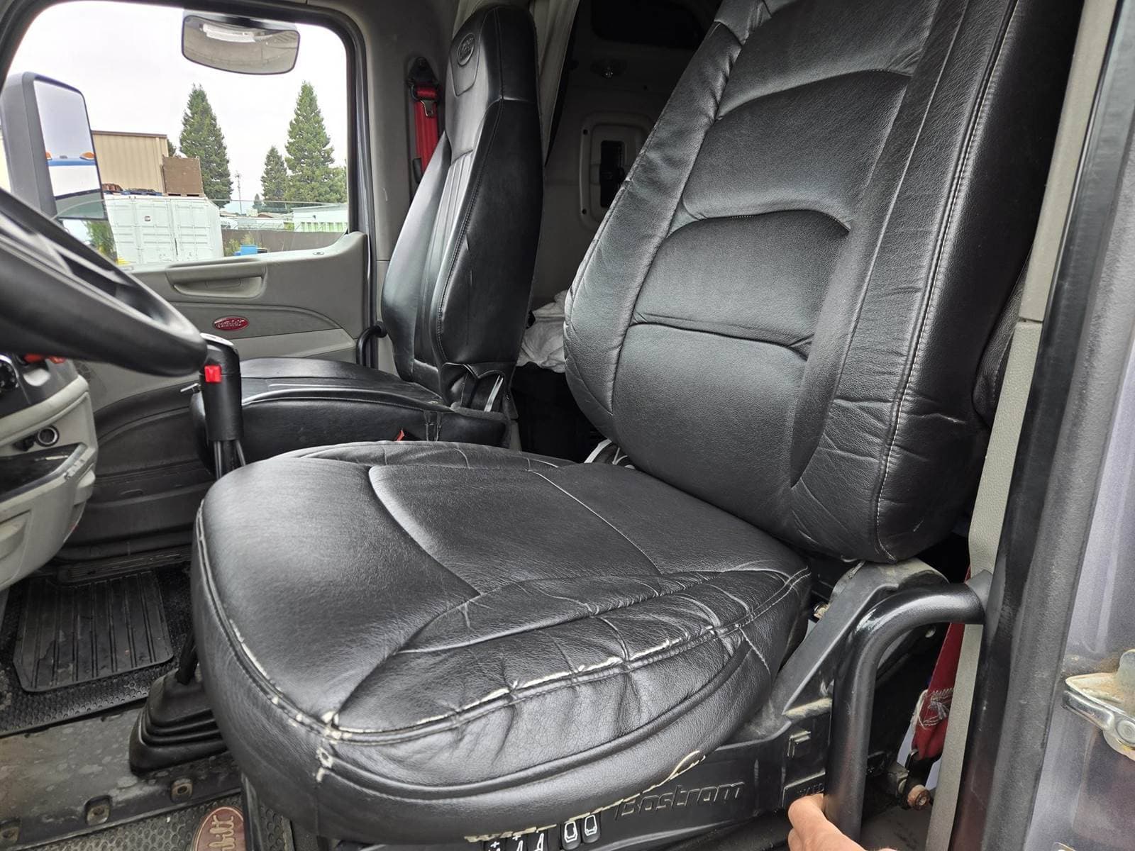 2020 Peterbilt 567 image 5