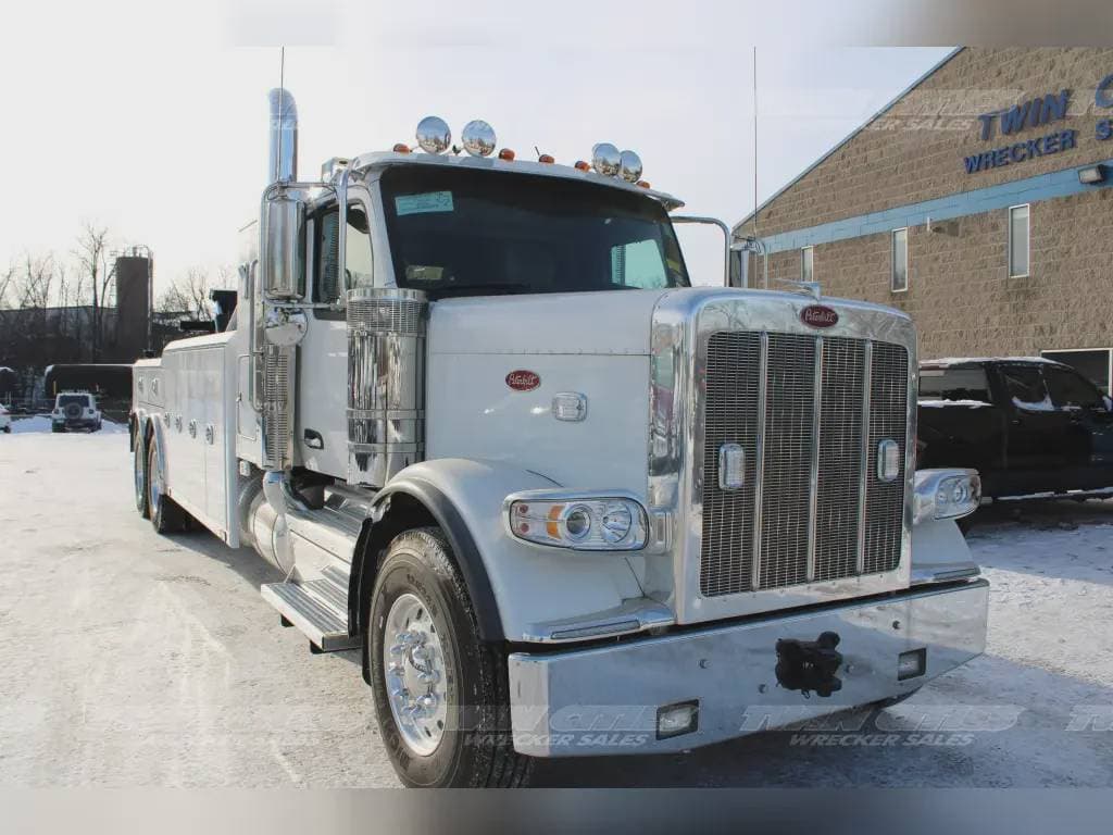 2025 Peterbilt 589 image 8