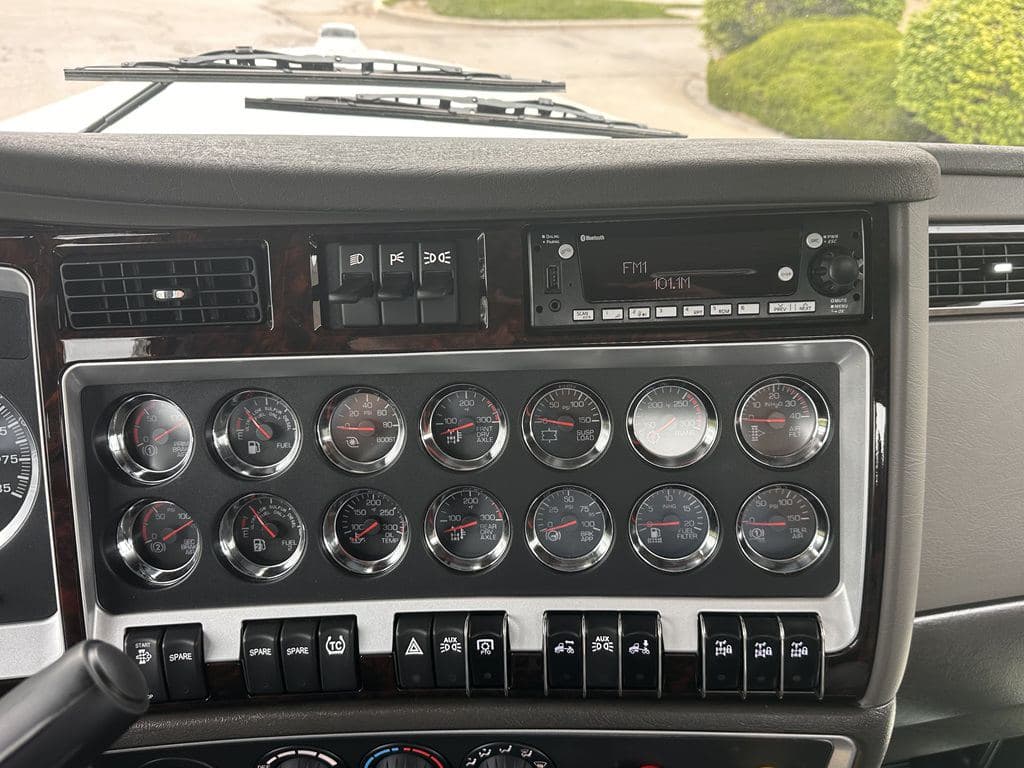 New 2027 KENWORTH W900L image 27