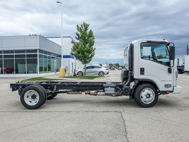 2025 Chevrolet 5500 XG LCF Gas Base image 2