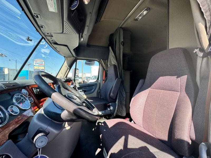 2016 Freightliner Cascadia image 20