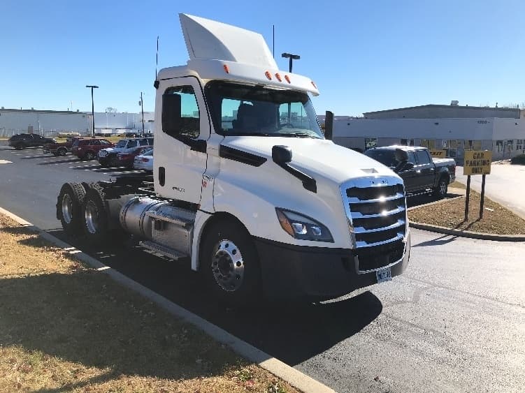 Used 2020 FREIGHTLINER Conventional - Day Cab, Tractor - CASCADIA 126 For Sale image 3
