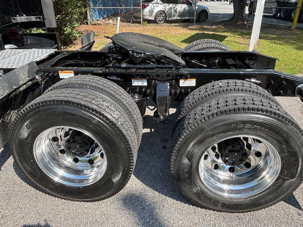 2020 Freightliner Cascadia 125 image 11