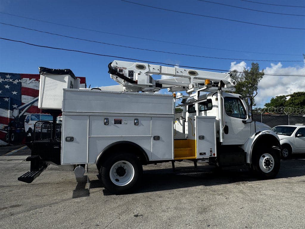 2017 Freightliner M2-106 image 14