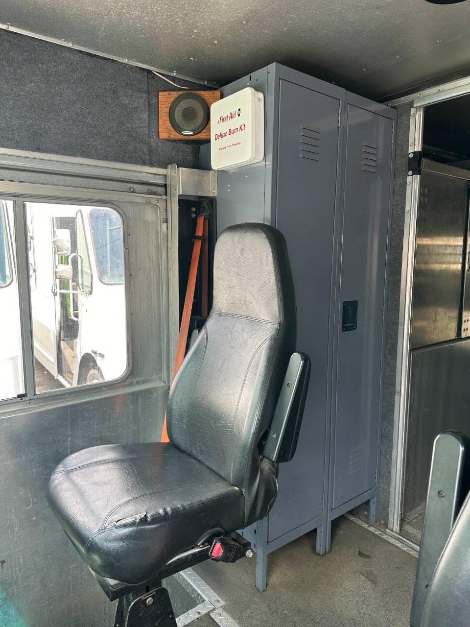 2016 Freightliner MT45 image 29