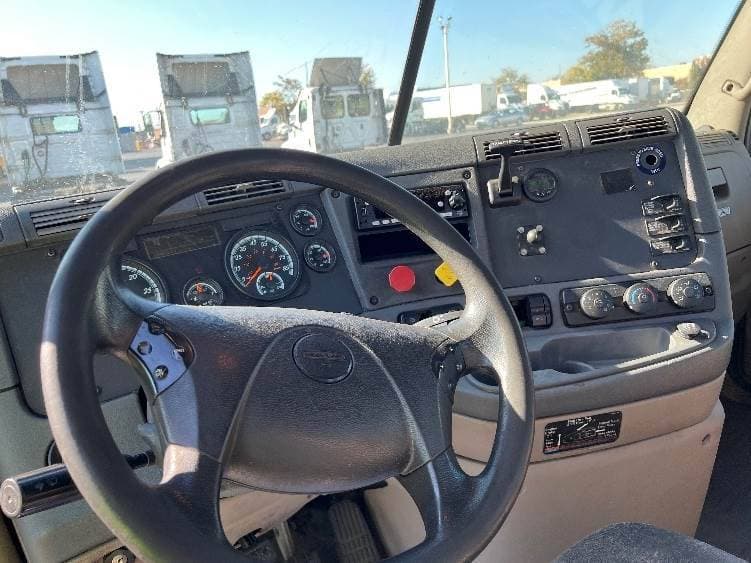 2018 Freightliner Cascadia image 4