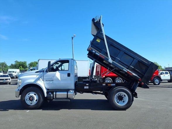 2027 Ford F750 XL SD image 4